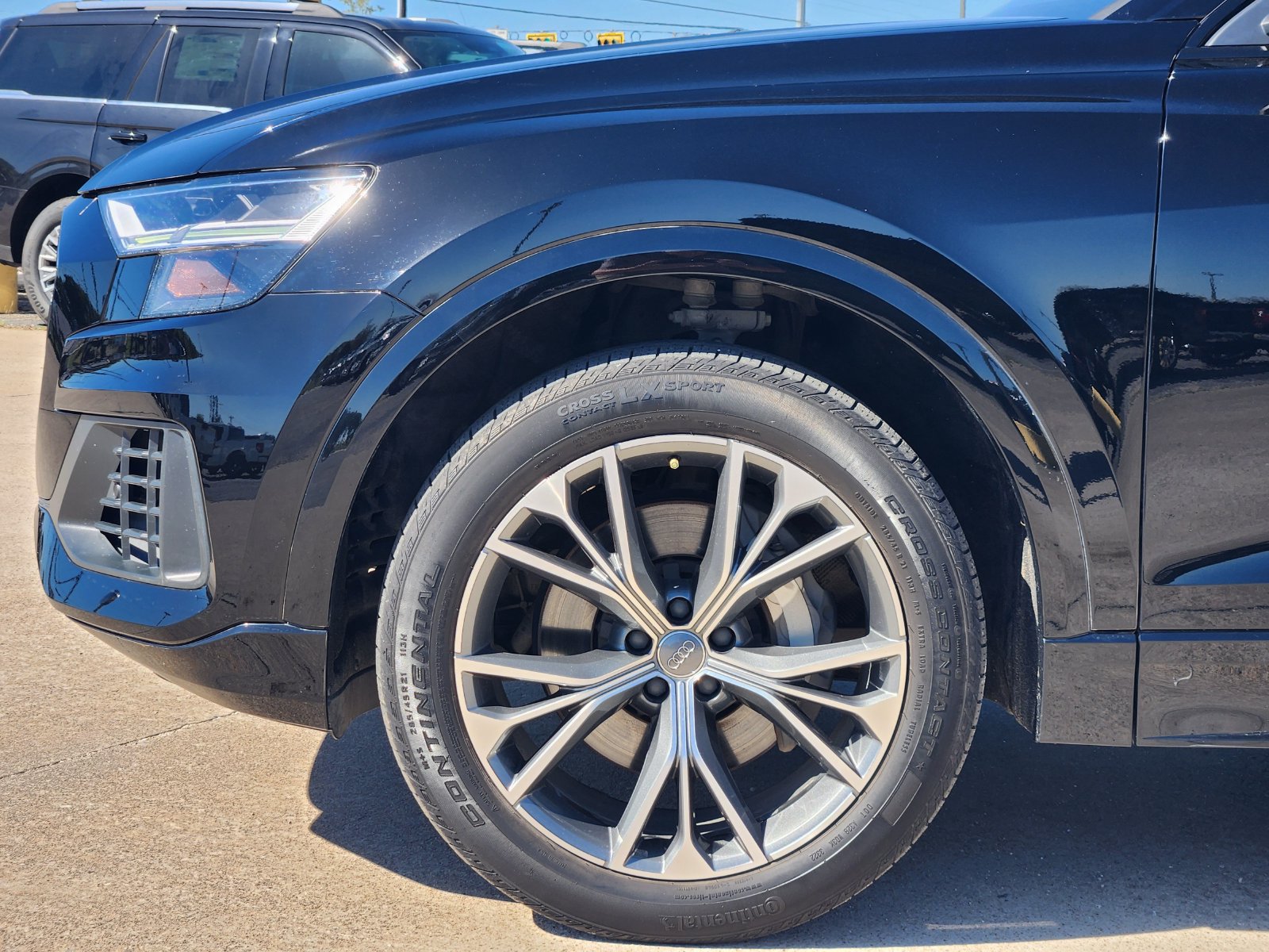 Used 2020 Audi Q8 Premium w/ Black Optic Package AWD/4WD image 9
