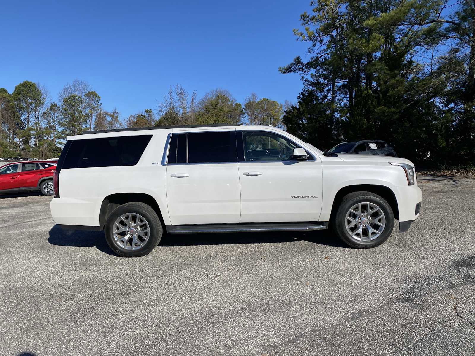 Used 2018 GMC Yukon XL SLT w/ Open Road Package image 4