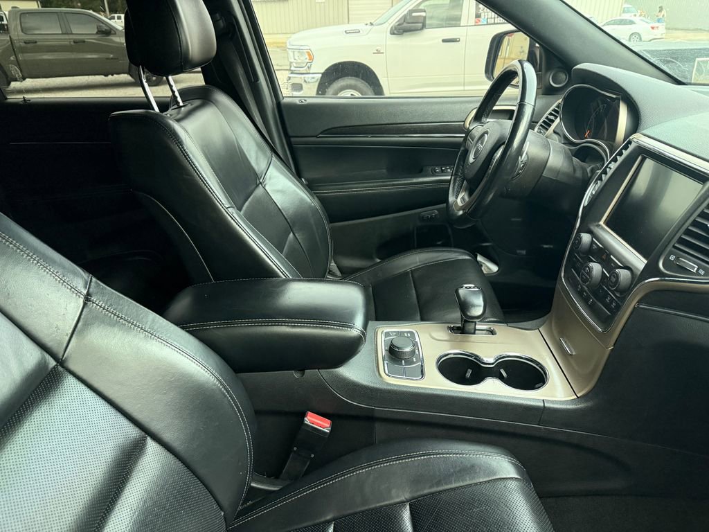 Used 2015 Jeep Grand Cherokee Limited w/ Luxury Group II AWD/4WD image 3