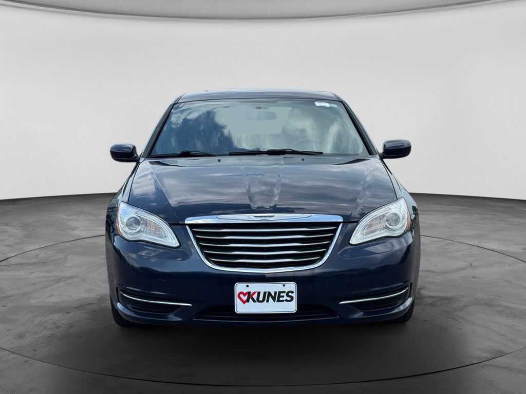 Used 2013 Chrysler 200 Touring FWD image 2