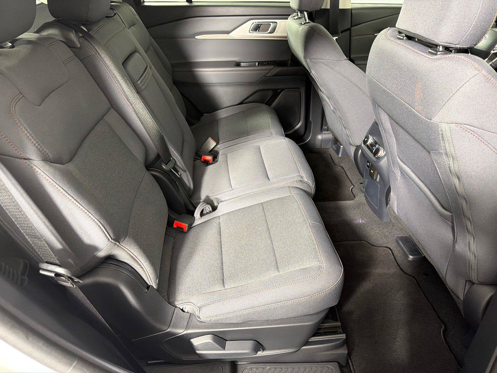 Used 2025 Ford Explorer Active RWD image 15