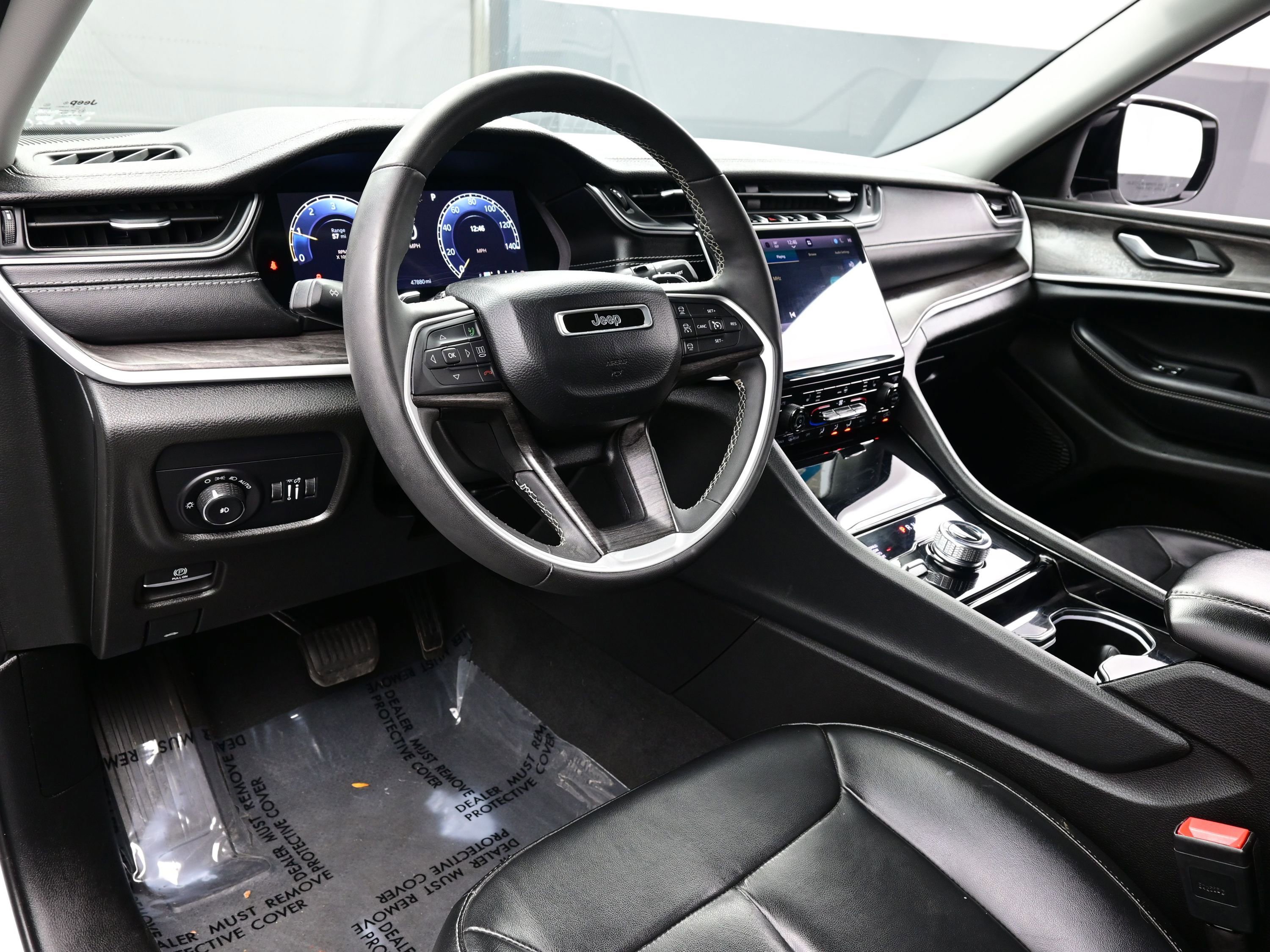 Used 2023 Jeep Grand Cherokee L Limited w/ Black Appearance Package image 15