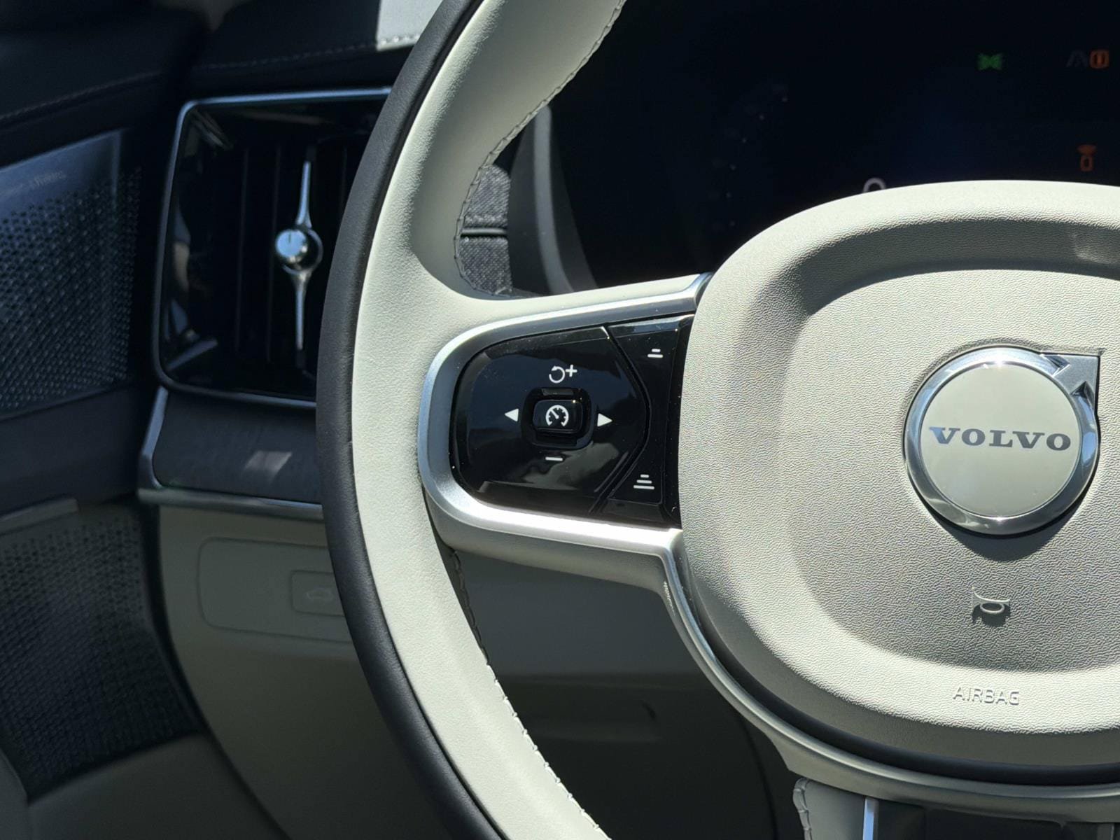 New 2026 Volvo XC90 T8 Ultra w/ Lounge Package AWD/4WD image 8