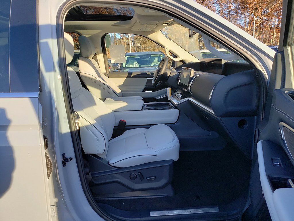 New 2025 Ford Expedition Max Platinum w/ Platinum Ultimate Package image 18