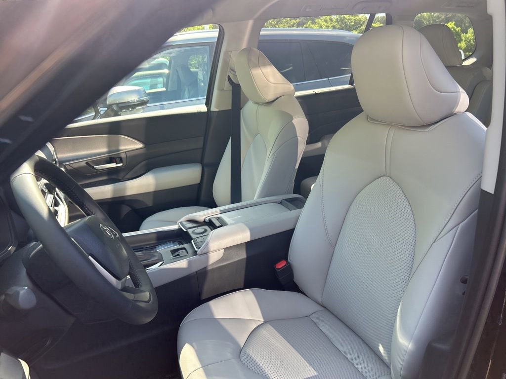 New 2026 Toyota Grand Highlander XLE FWD image 3