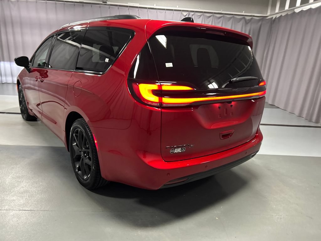New 2026 Chrysler Pacifica Select w/ S Appearance Package FWD image 5