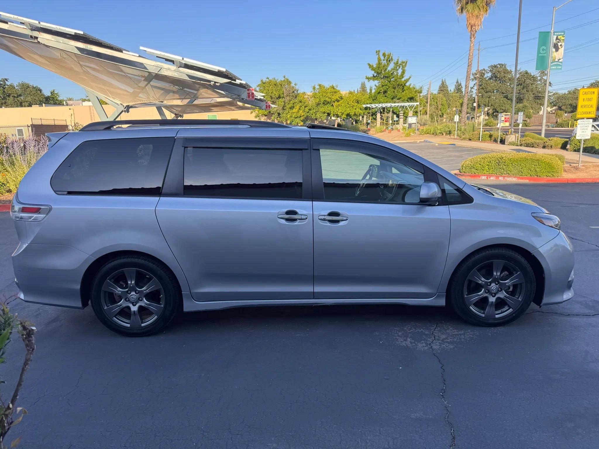 Used 2017 Toyota Sienna SE FWD image 7
