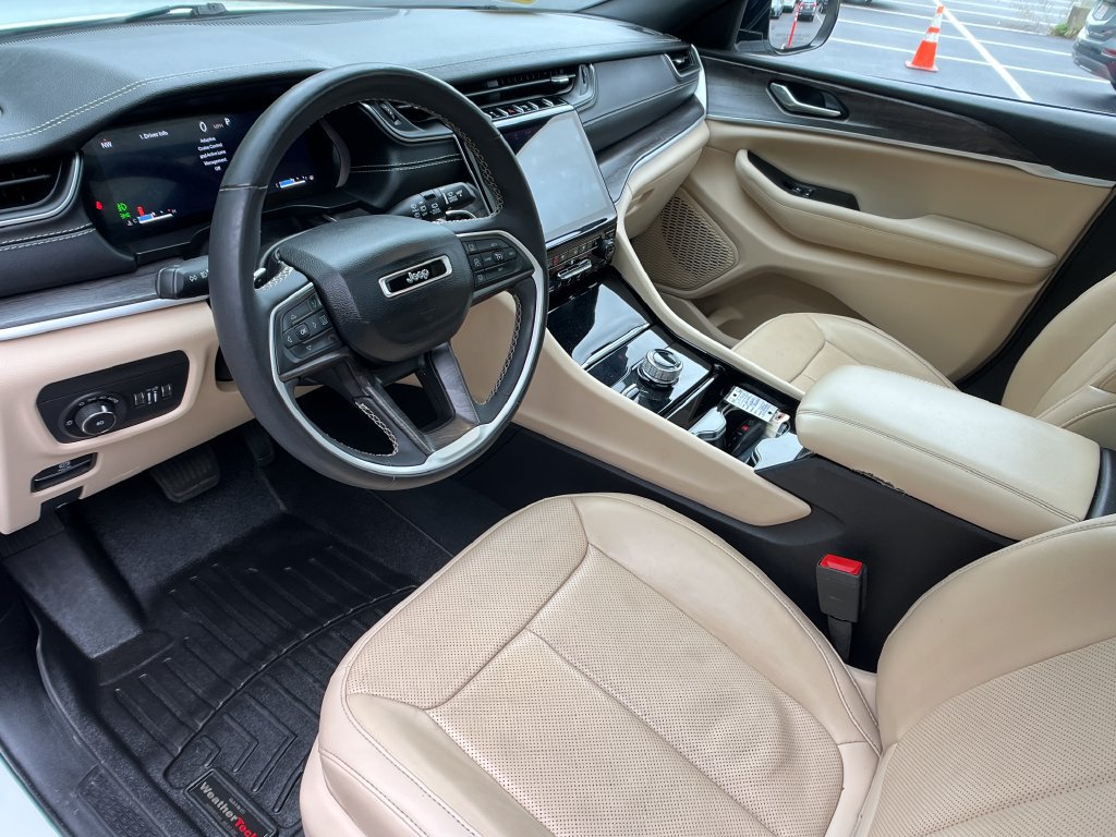 Used 2023 Jeep Grand Cherokee L Limited w/ Luxury Tech Group II AWD/4WD image 10