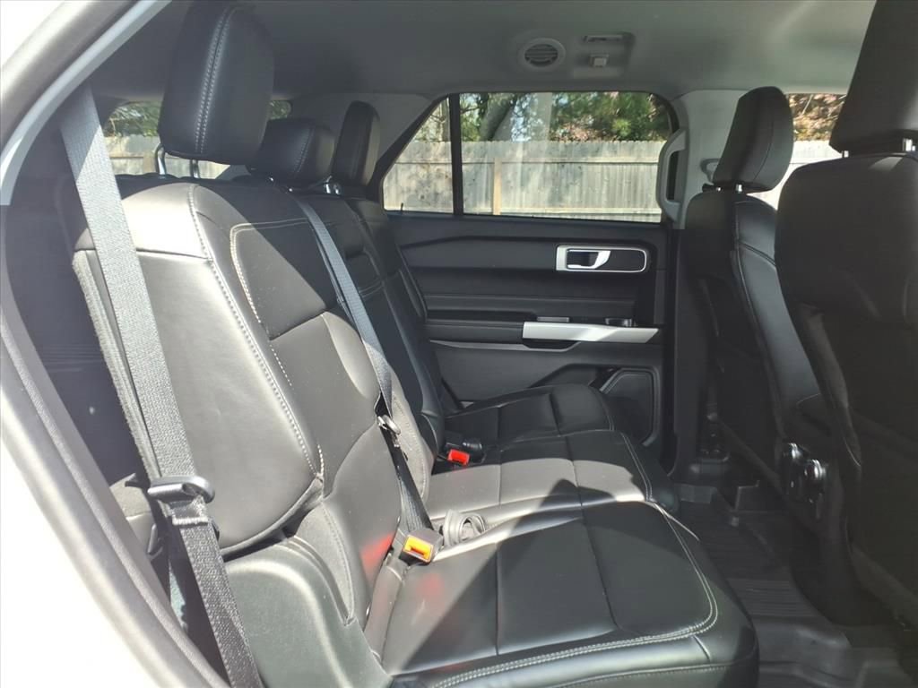 Used 2021 Ford Explorer XLT w/ Equipment Group 202A AWD/4WD image 11