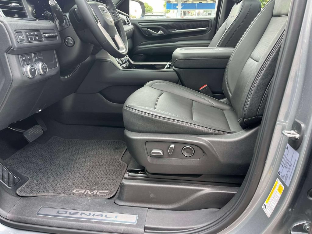 Used 2023 GMC Yukon XL Denali AWD/4WD image 29