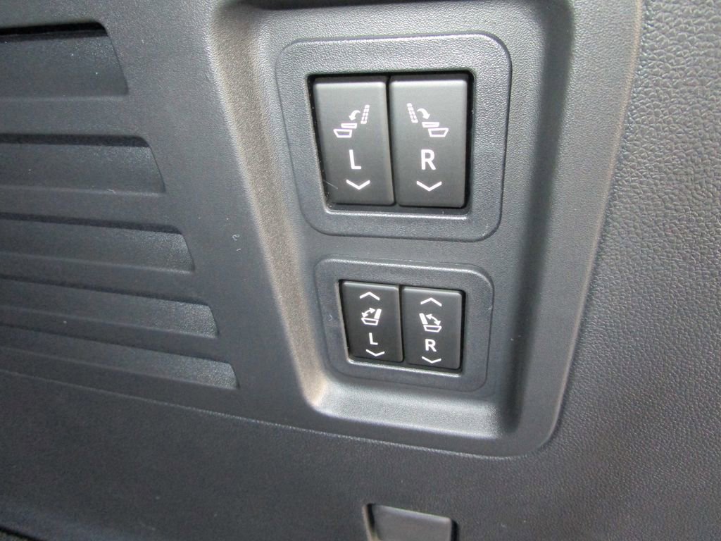 New 2026 Chevrolet Traverse RS w/ LPO, Floor Liner Package image 13