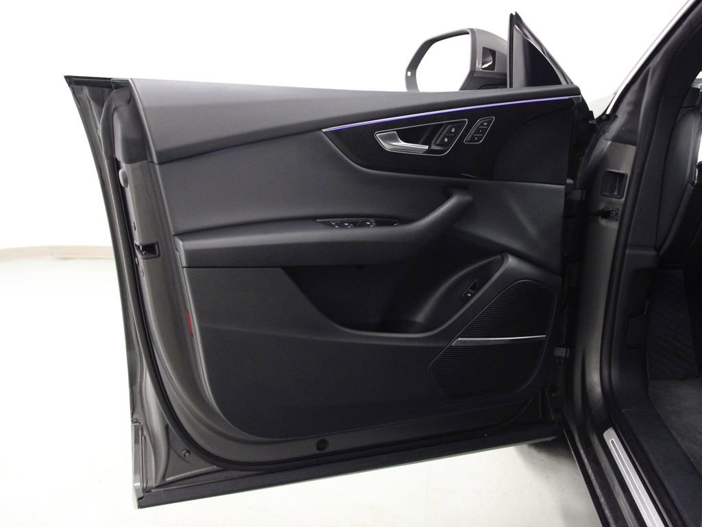 Used 2019 Audi Q8 Premium Plus w/ Premium Plus image 18