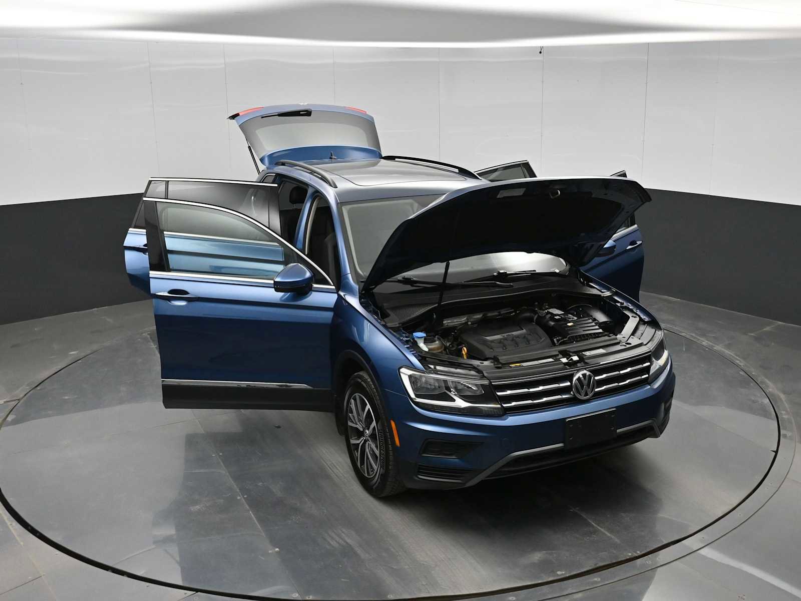 Used 2018 Volkswagen Tiguan SE AWD/4WD image 40