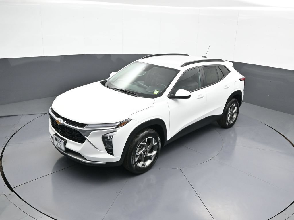 Used 2025 Chevrolet Trax LT w/ LT Convenience Package FWD image 33