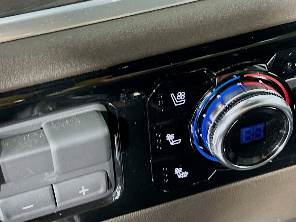 Used 2026 GMC Sierra 3500 SLT w/ SLT Premium Package image 18