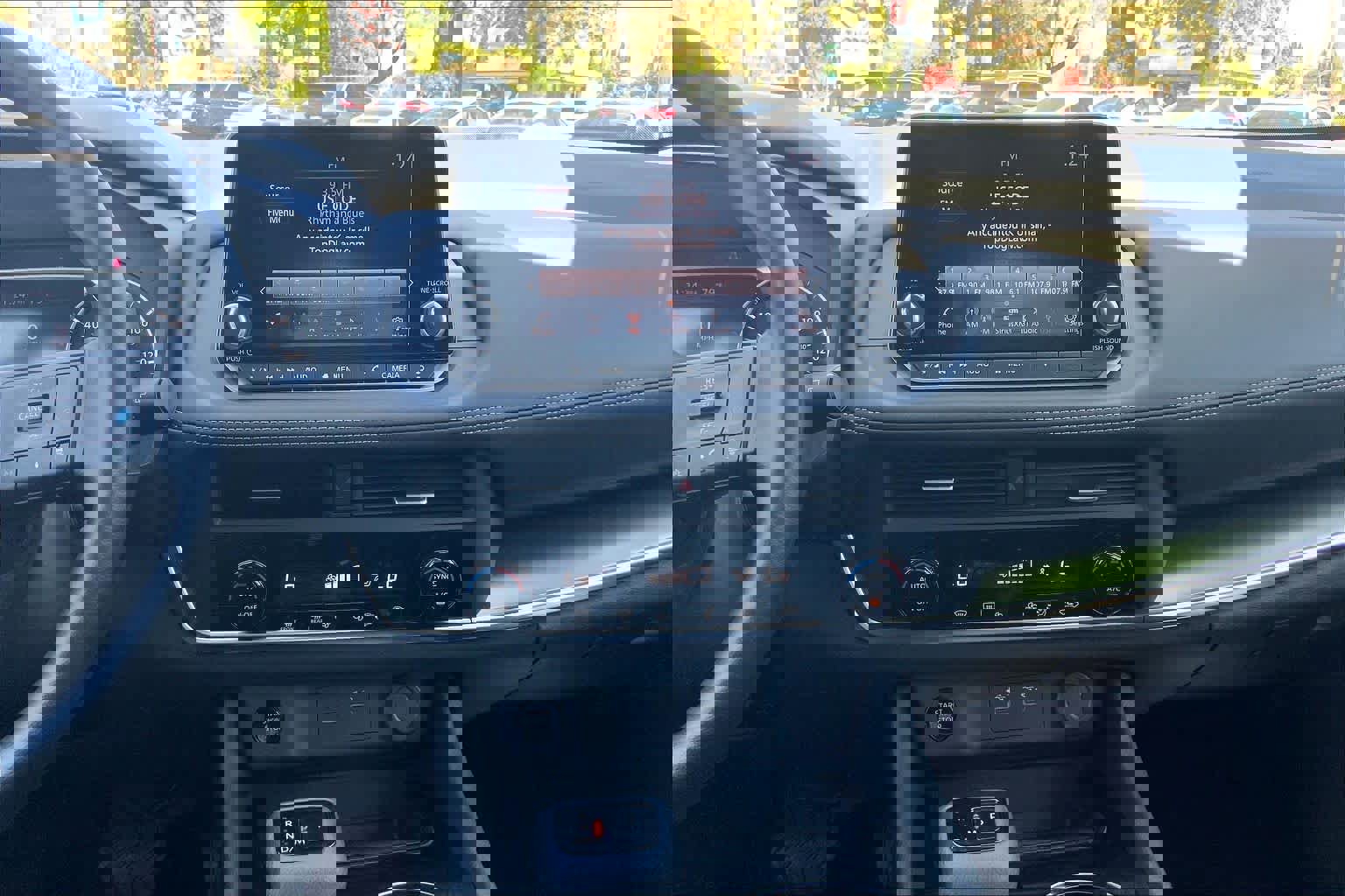 Used 2024 Nissan Rogue SV image 34