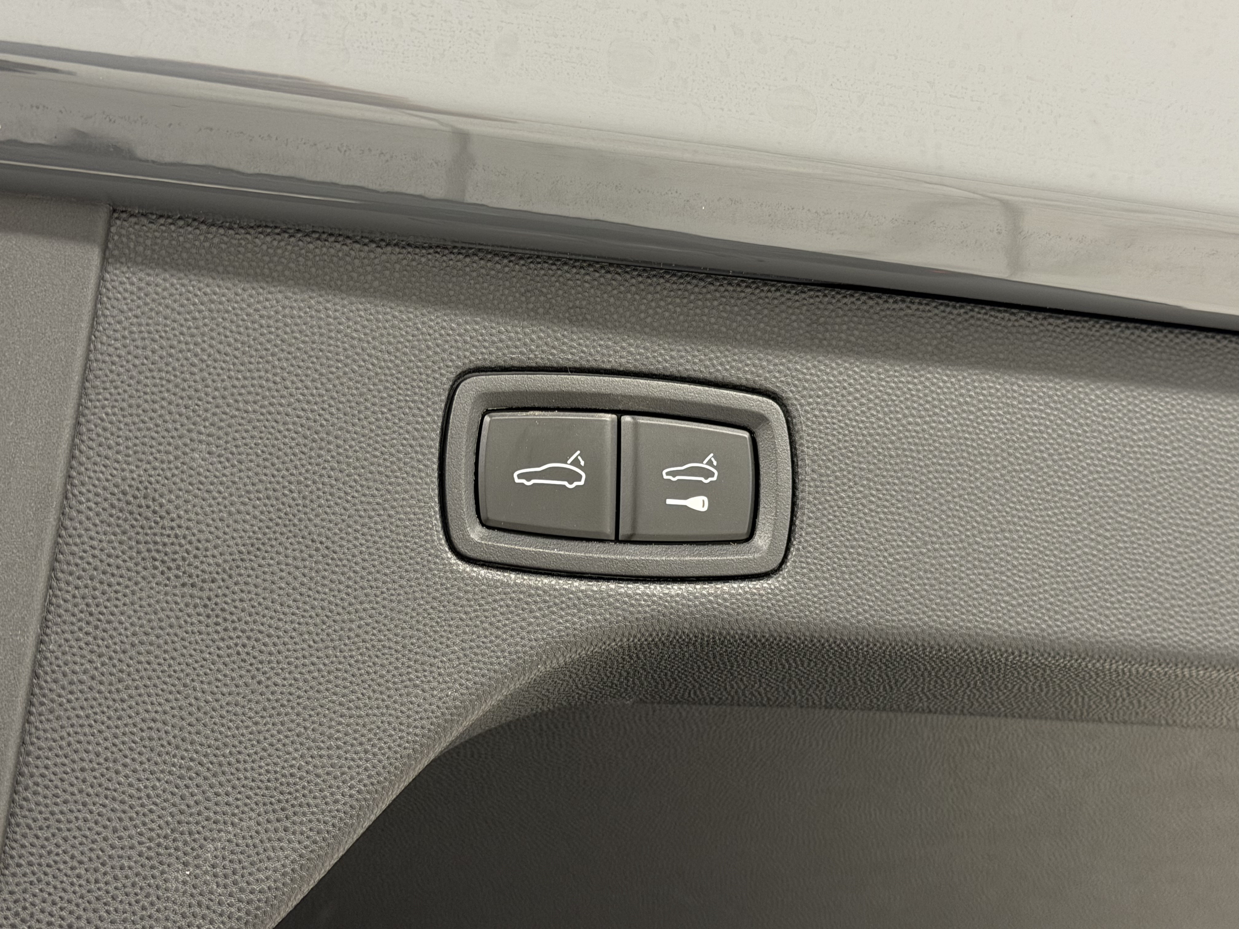 Used 2025 Porsche Macan 4S Electric AWD/4WD image 69