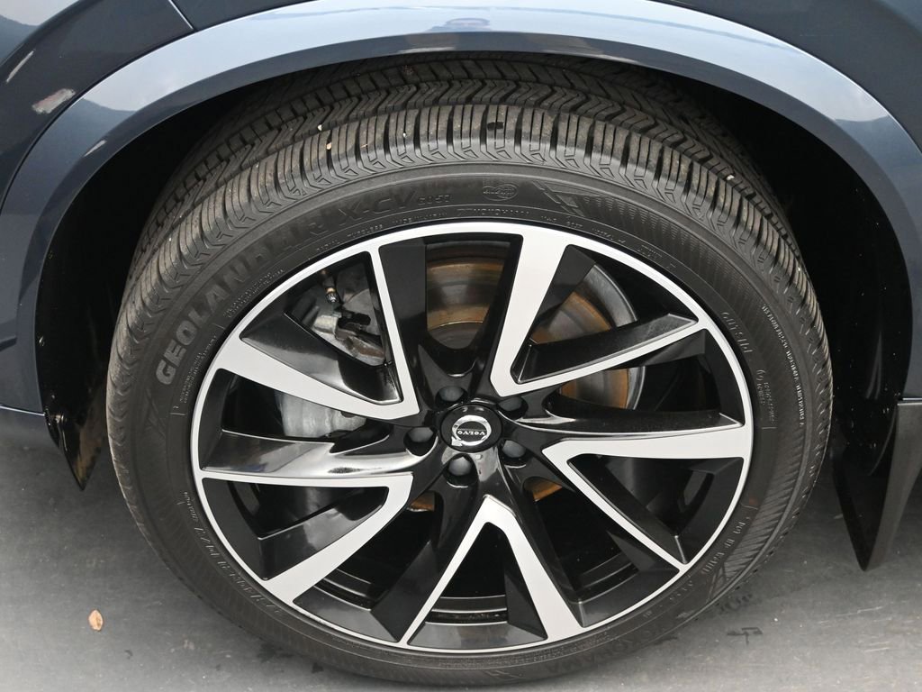 Certified 2022 Volvo XC90 T6 Momentum image 4