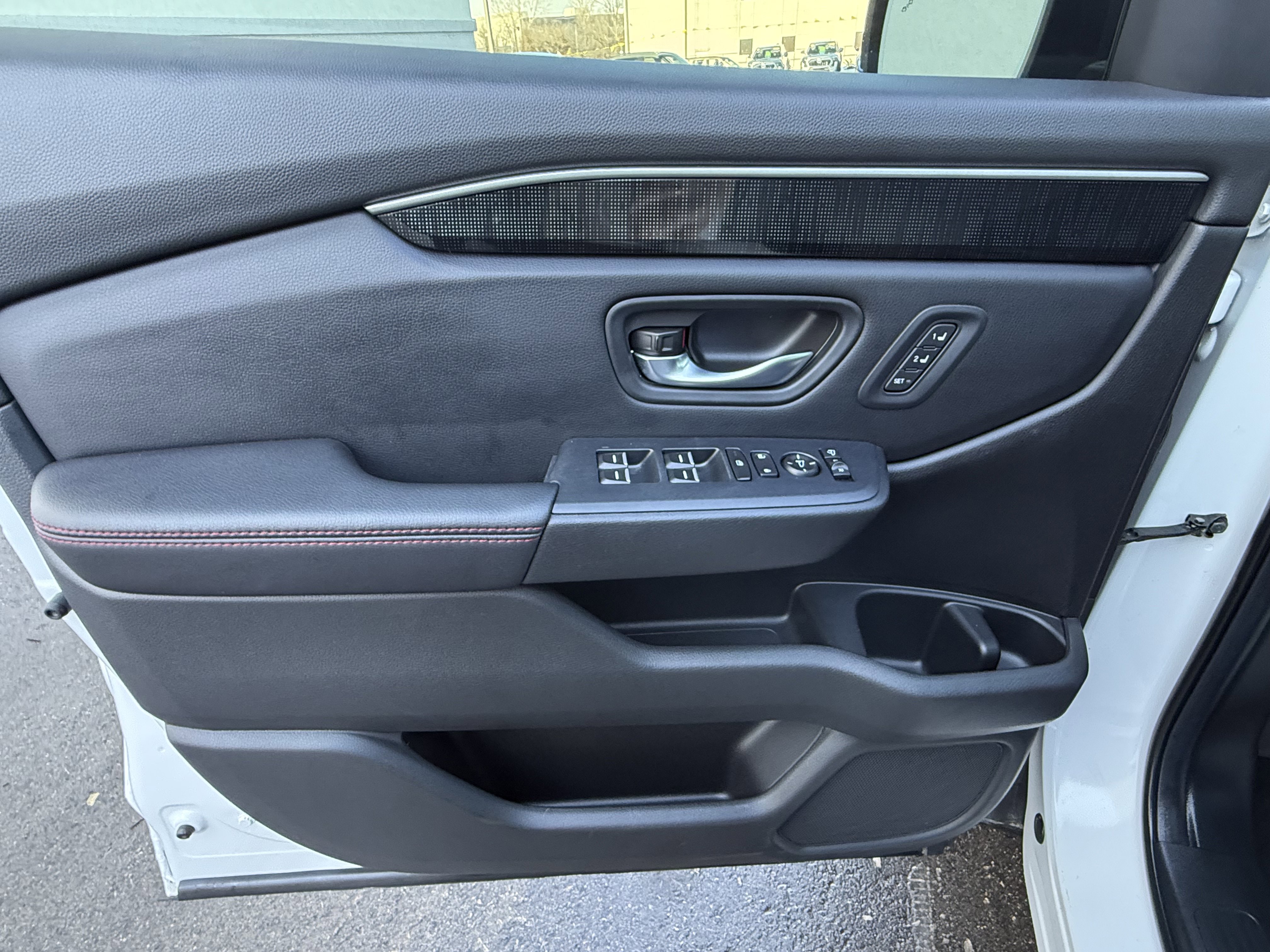 Used 2025 Honda Pilot Black Edition image 28