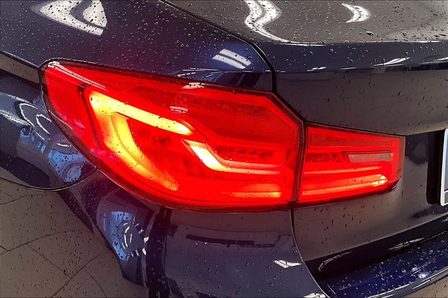 Used 2019 BMW 530e w/ M Sport Package RWD image 26