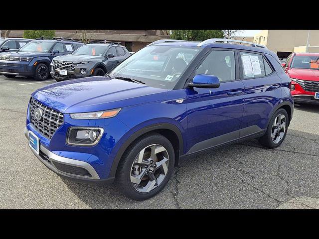 Certified 2024 Hyundai Venue SEL FWD image 4