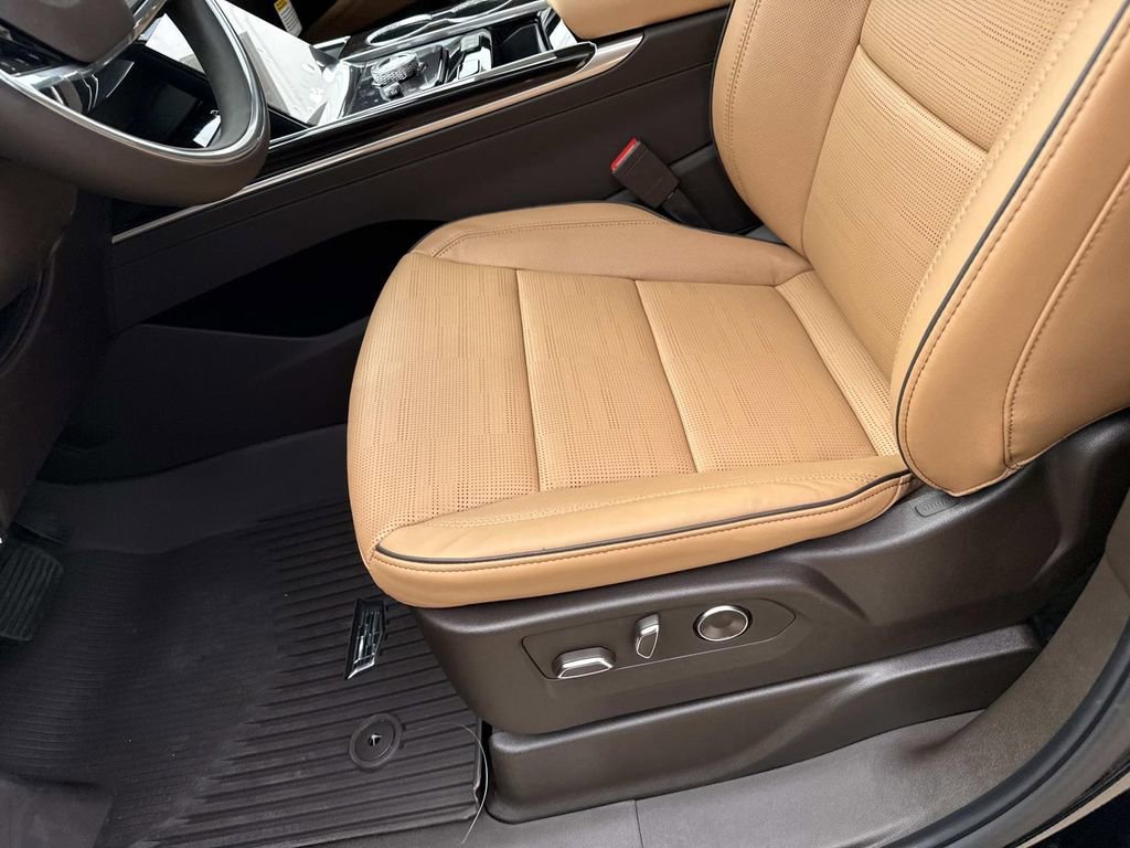 New 2026 Cadillac Escalade Luxury w/ LPO, Floor Liner Package AWD/4WD image 15