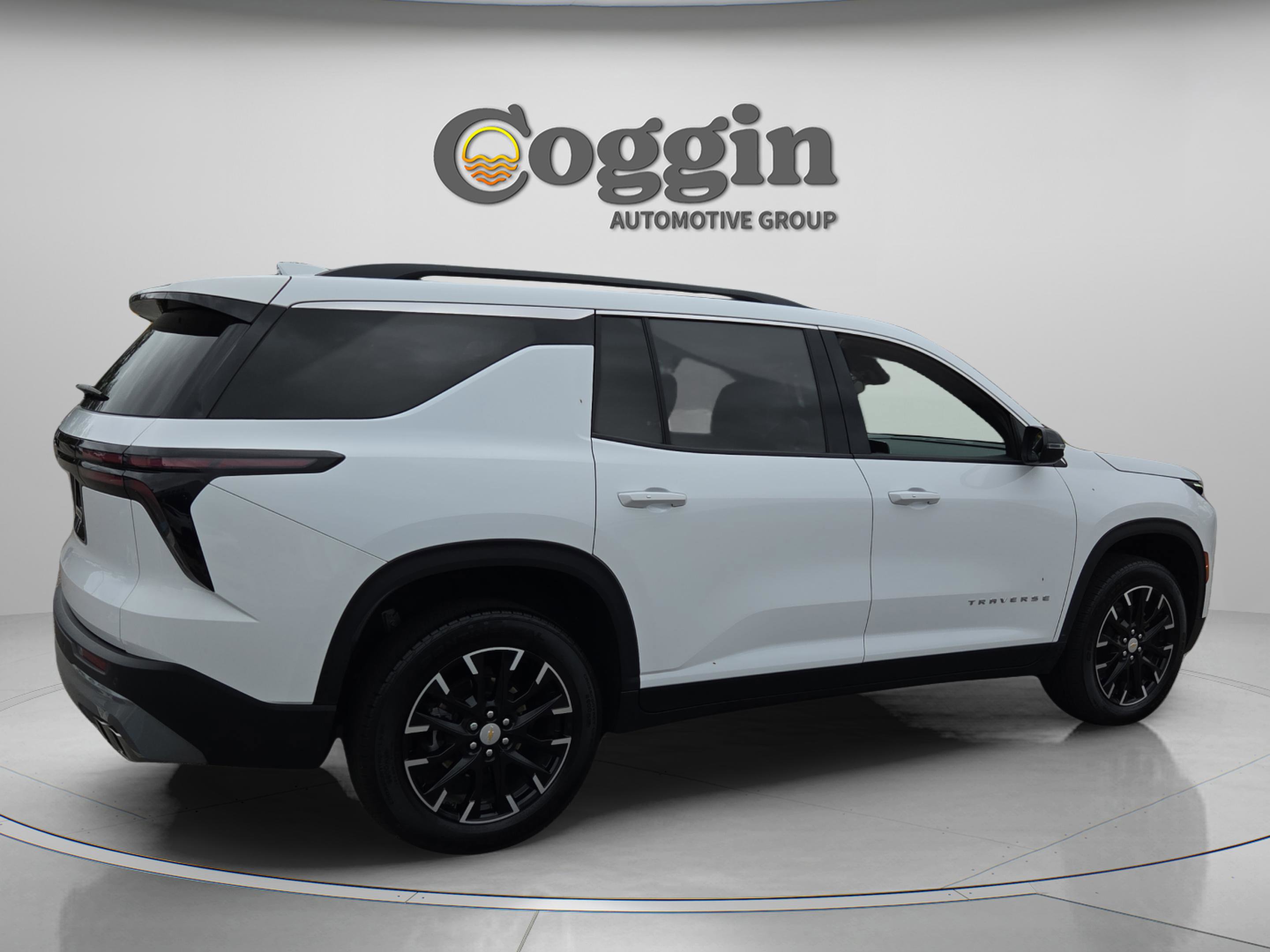 Used 2025 Chevrolet Traverse LT w/ Sun and Wheel Package FWD image 5