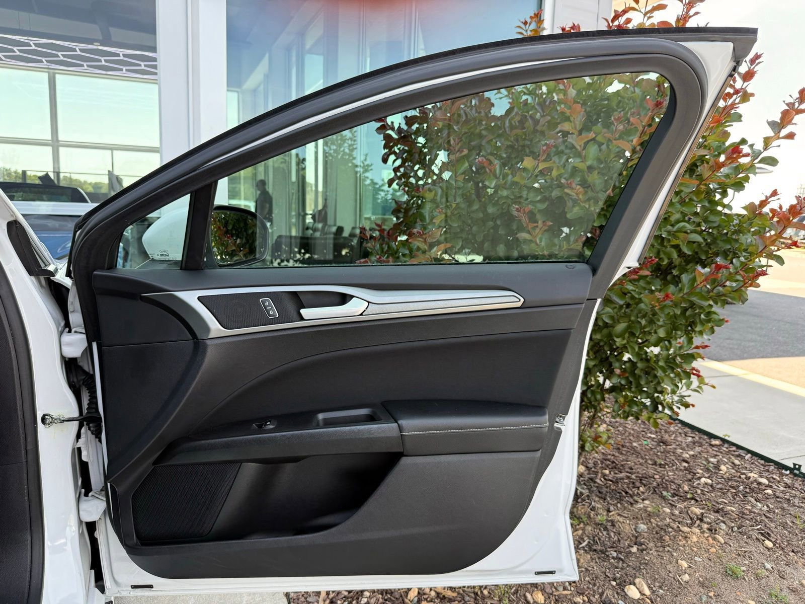 Used 2019 Ford Fusion SE FWD image 19
