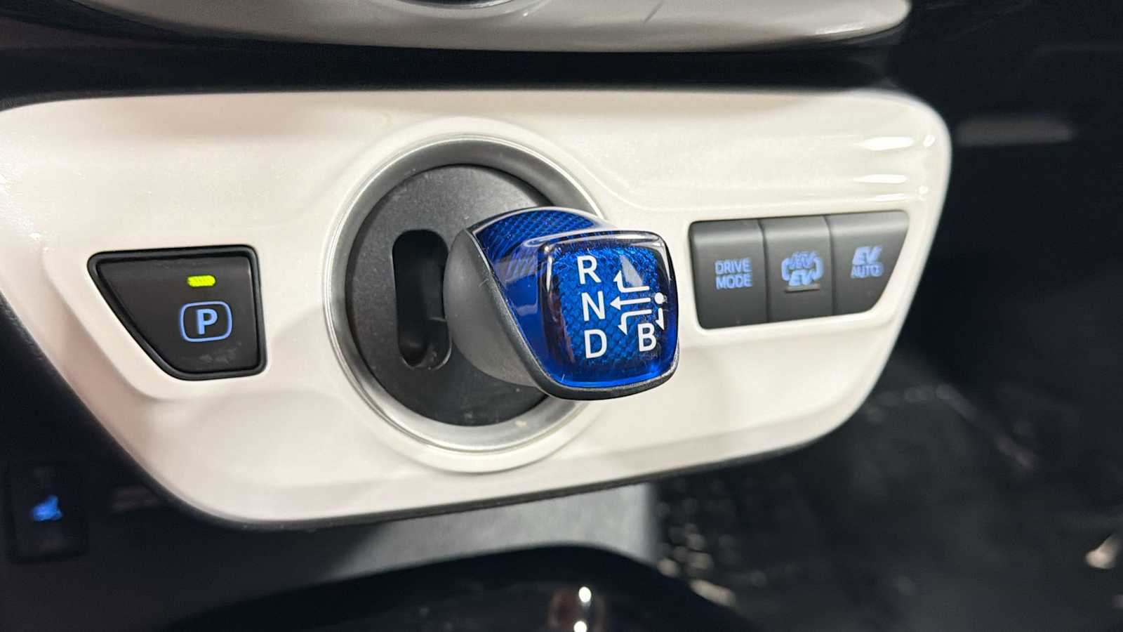 Certified 2017 Toyota Prius Prime Plus FWD image 22