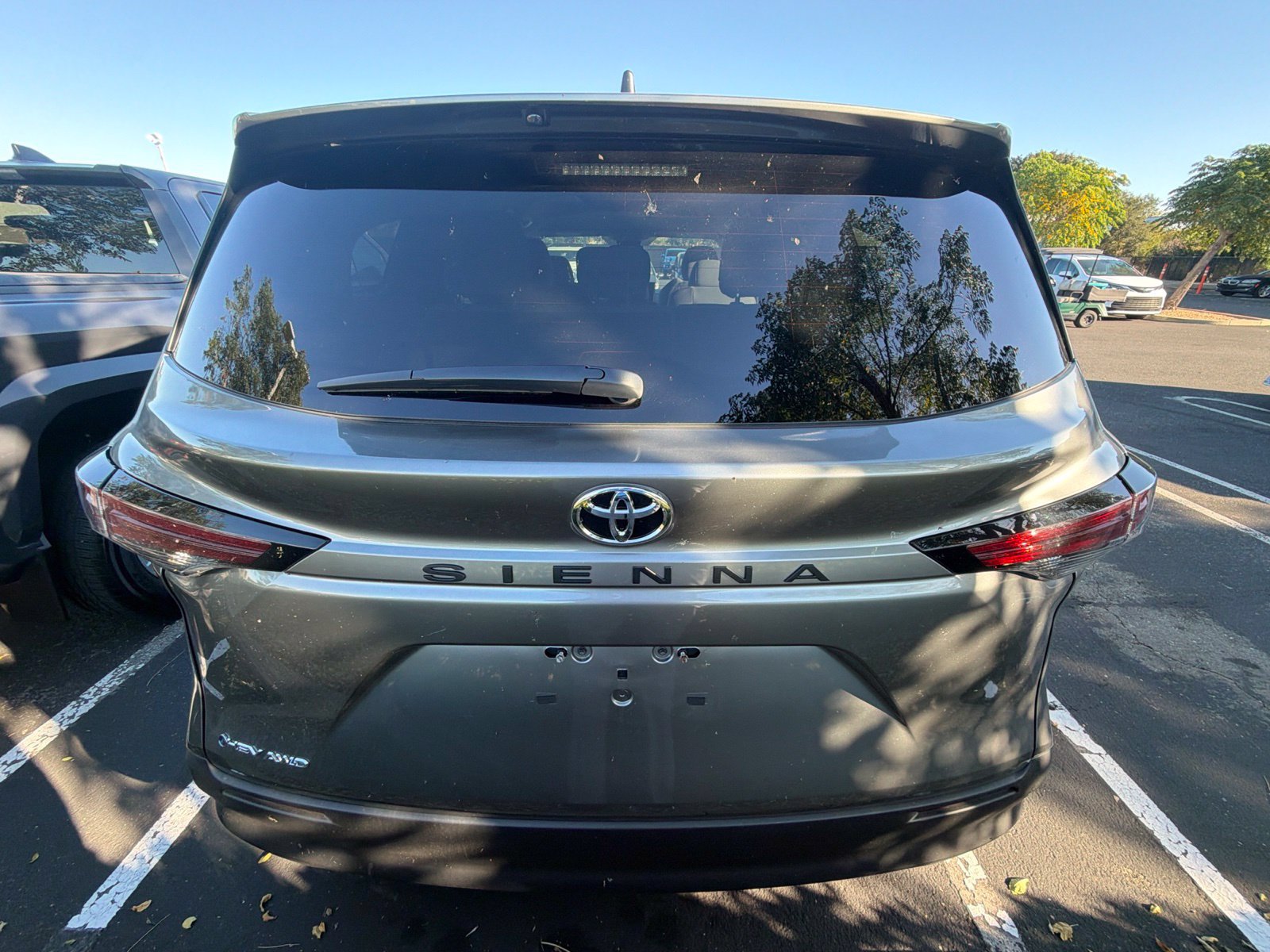Used 2026 Toyota Sienna LE AWD/4WD image 5