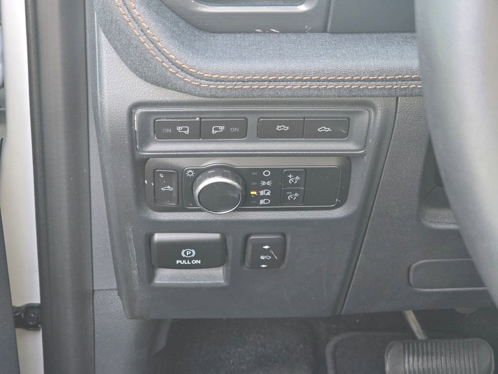 Used 2022 Ford F150 Lightning Lariat image 8