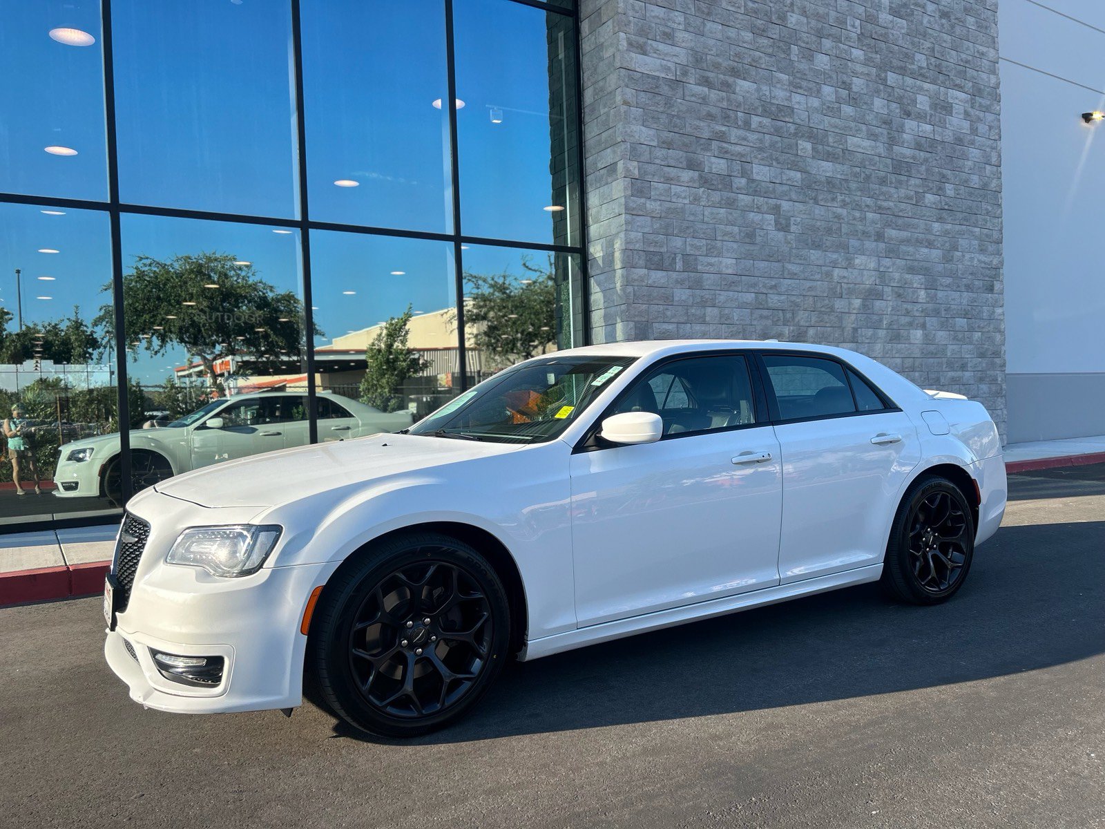 Used 2019 Chrysler 300 S w/ S Model Appearance Package RWD image 4