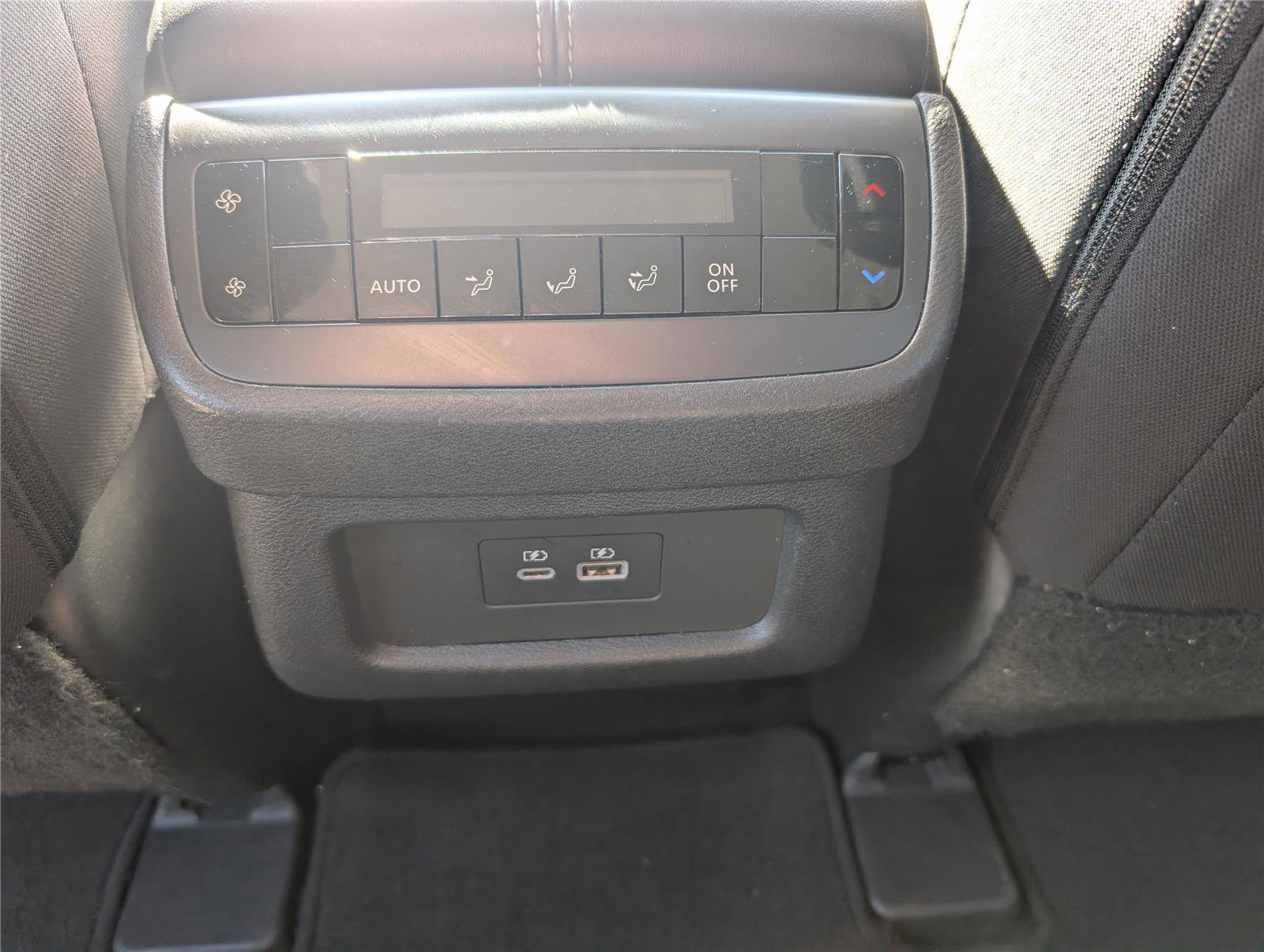 Used 2023 Nissan Pathfinder SV image 16