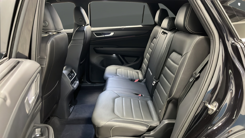 Used 2024 Volkswagen Atlas Cross Sport SEL R-Line AWD/4WD image 24