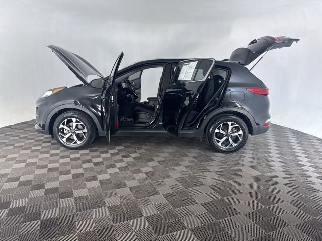 Used 2022 Kia Sportage LX image 11
