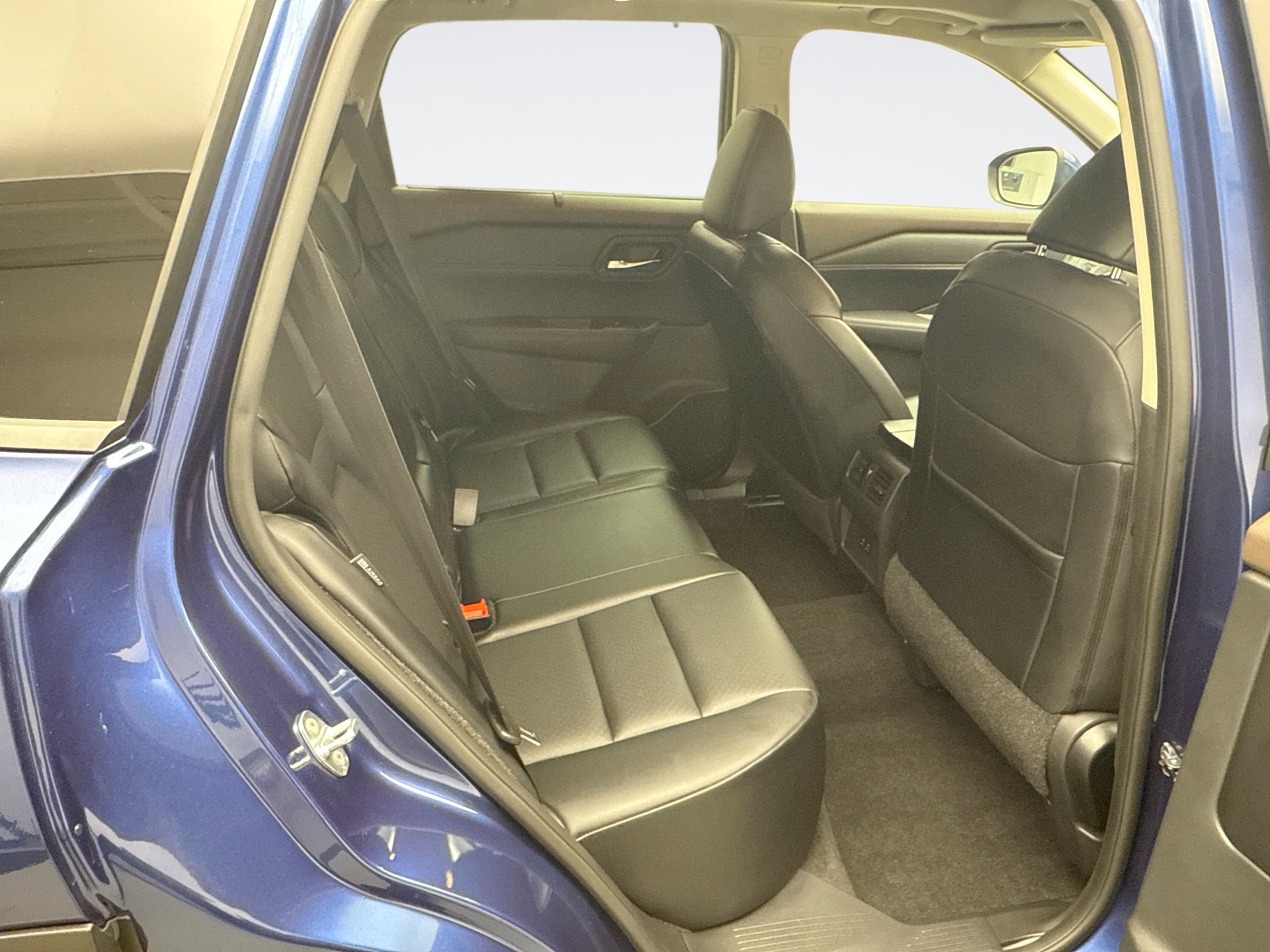 Used 2023 Nissan Rogue SV w/ SV Premium B Package image 18