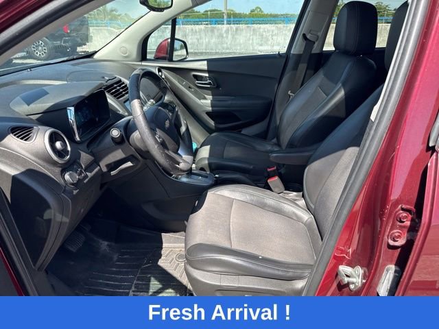Used 2016 Chevrolet Trax LT w/ LT Sun and Sound Package FWD image 2