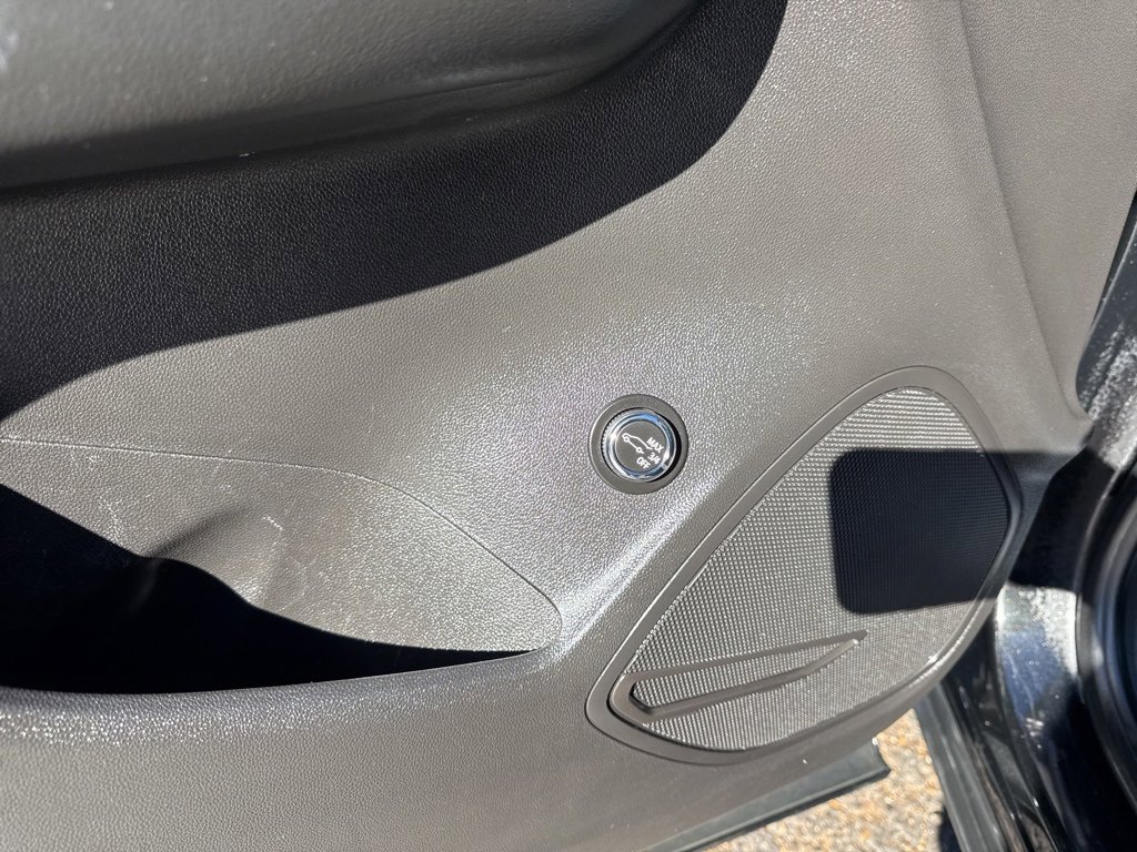 Used 2023 Buick Envision Essence w/ Sport Touring Package image 16