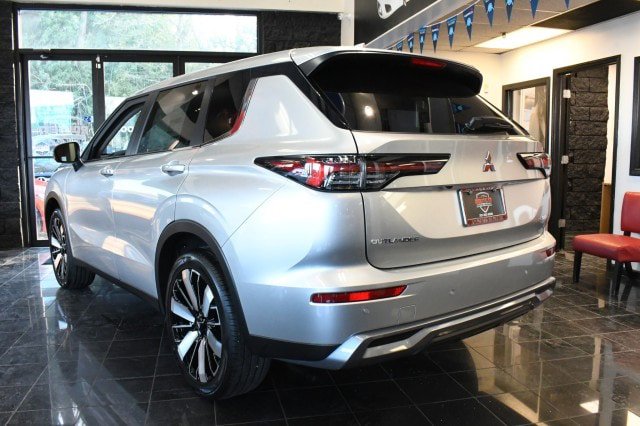 New 2026 Mitsubishi Outlander SE AWD/4WD image 14