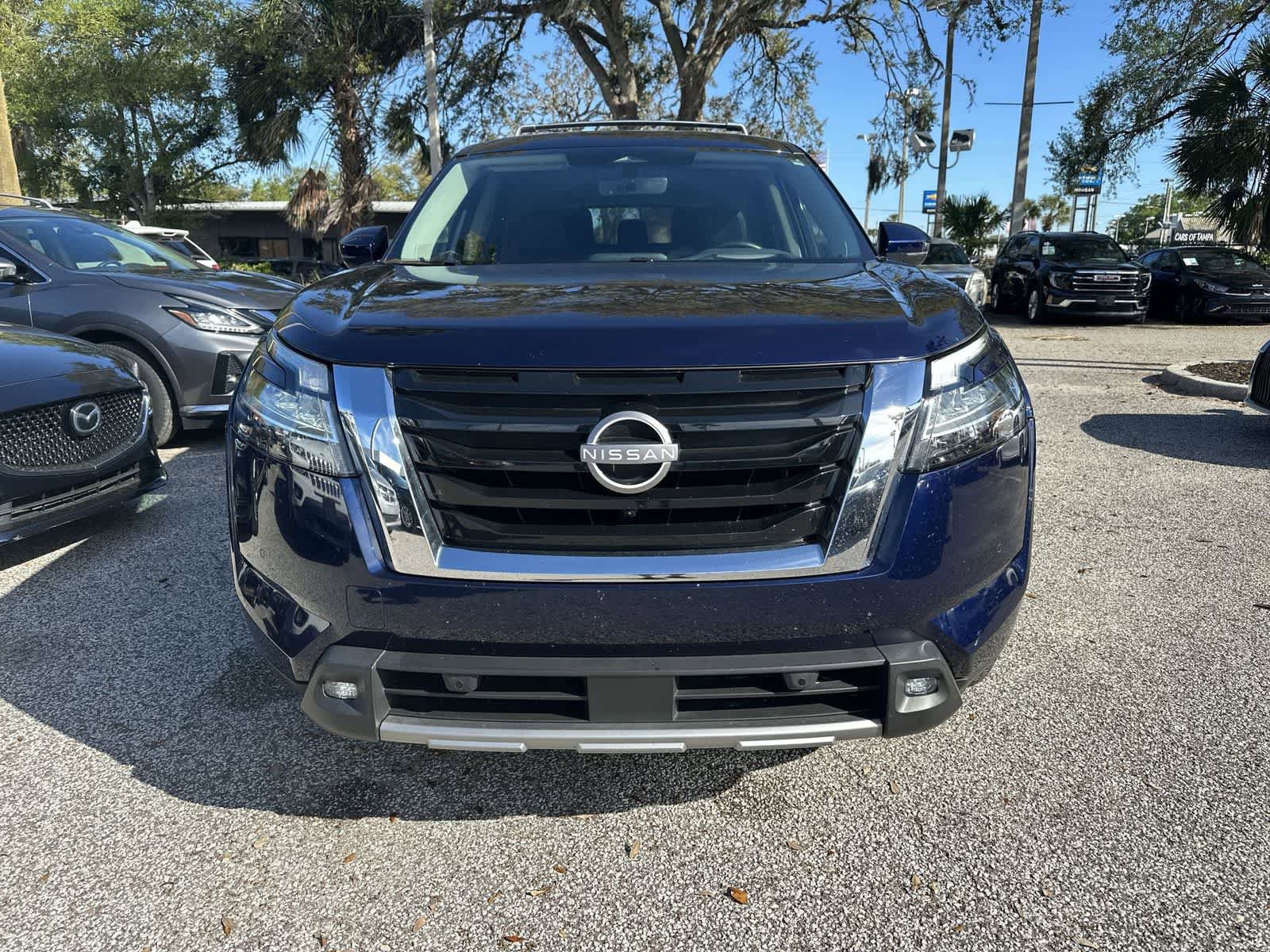 Used 2023 Nissan Pathfinder Platinum image 3