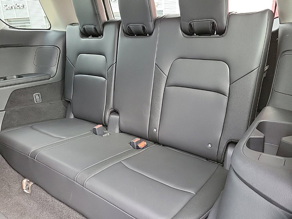 Used 2025 Nissan Pathfinder SL AWD/4WD image 15