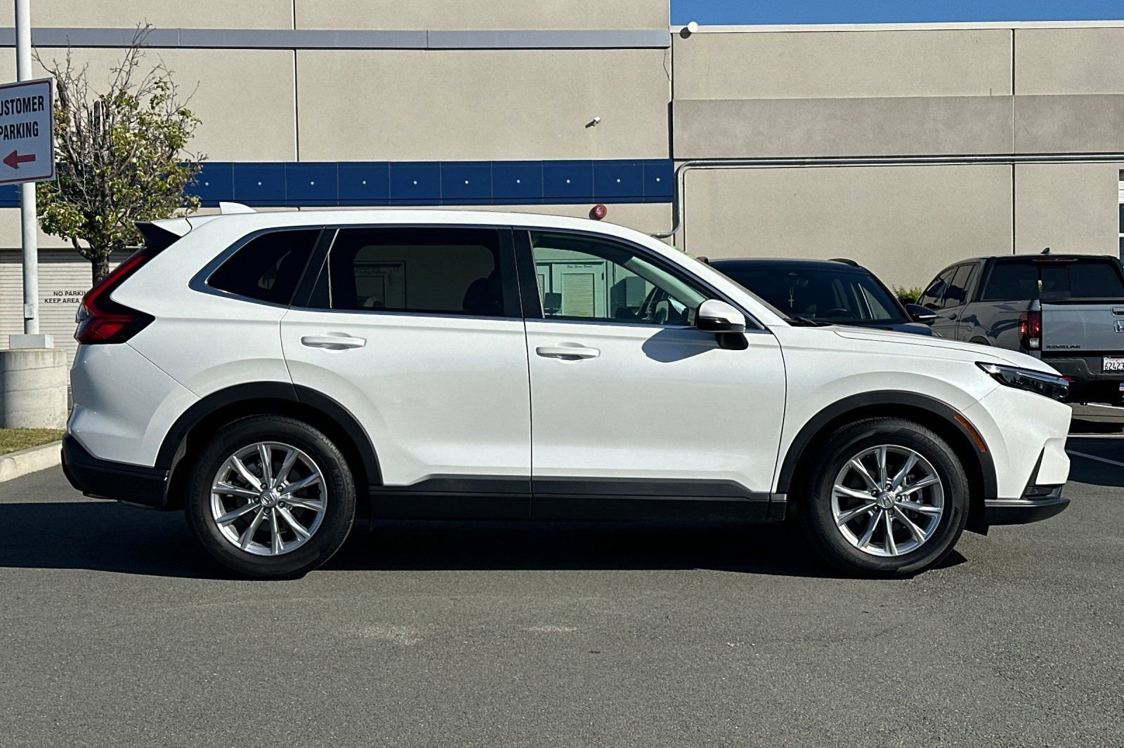 Used 2023 Honda CR-V EX-L image 3