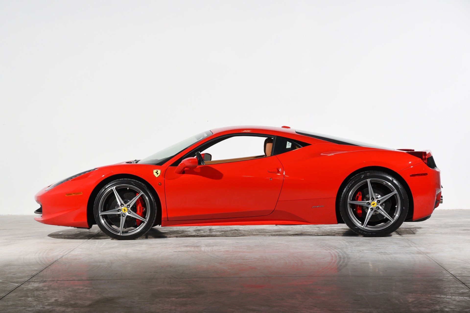 Used 2015 Ferrari 458 Italia Coupe RWD image 28