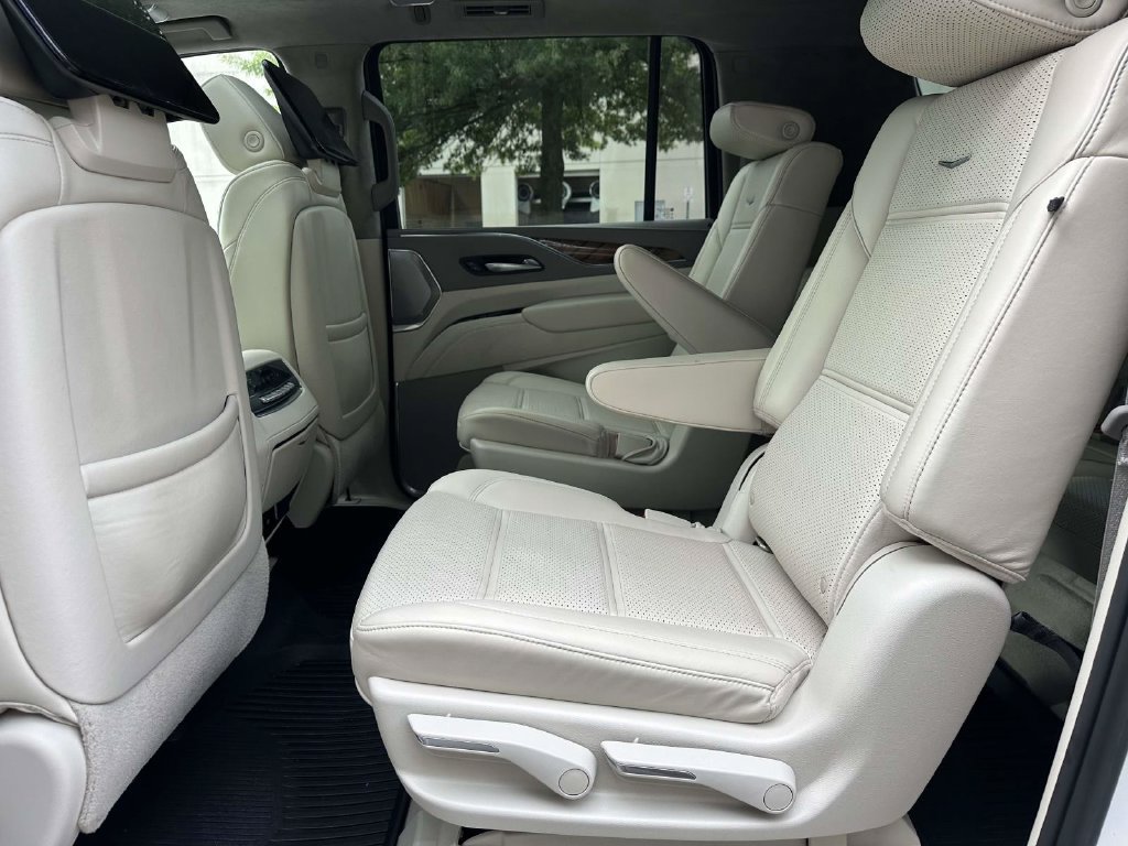Used 2021 Cadillac Escalade ESV Sport Platinum AWD/4WD image 10