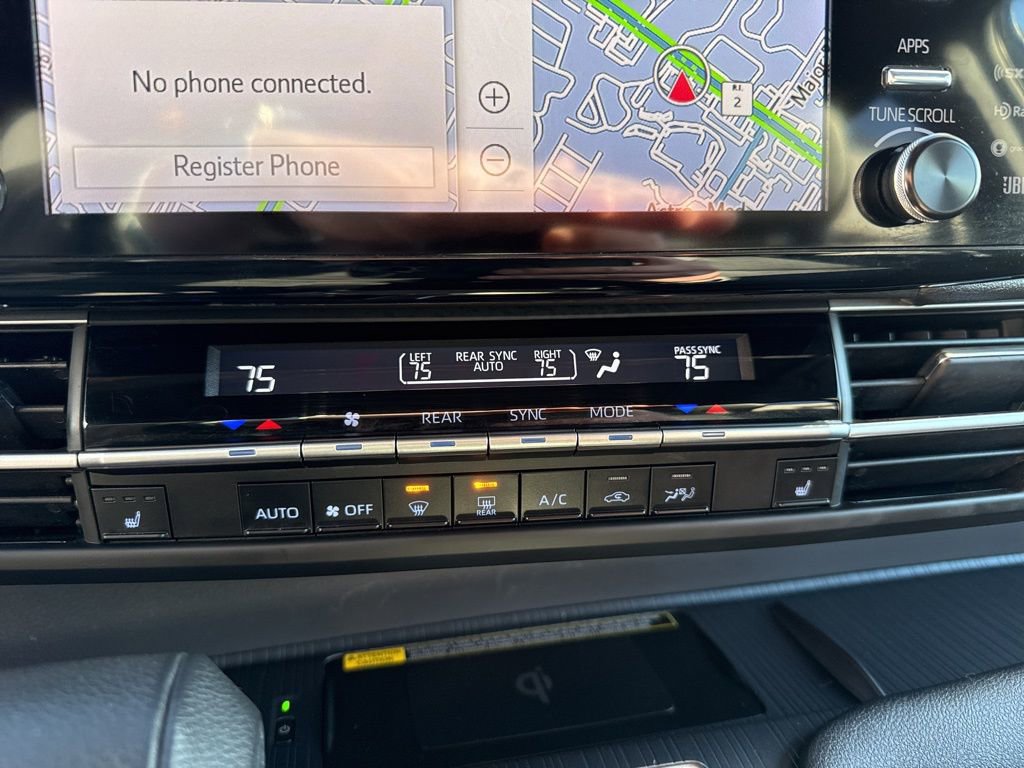 Used 2023 Toyota Sienna XLE Woodland Edition image 19