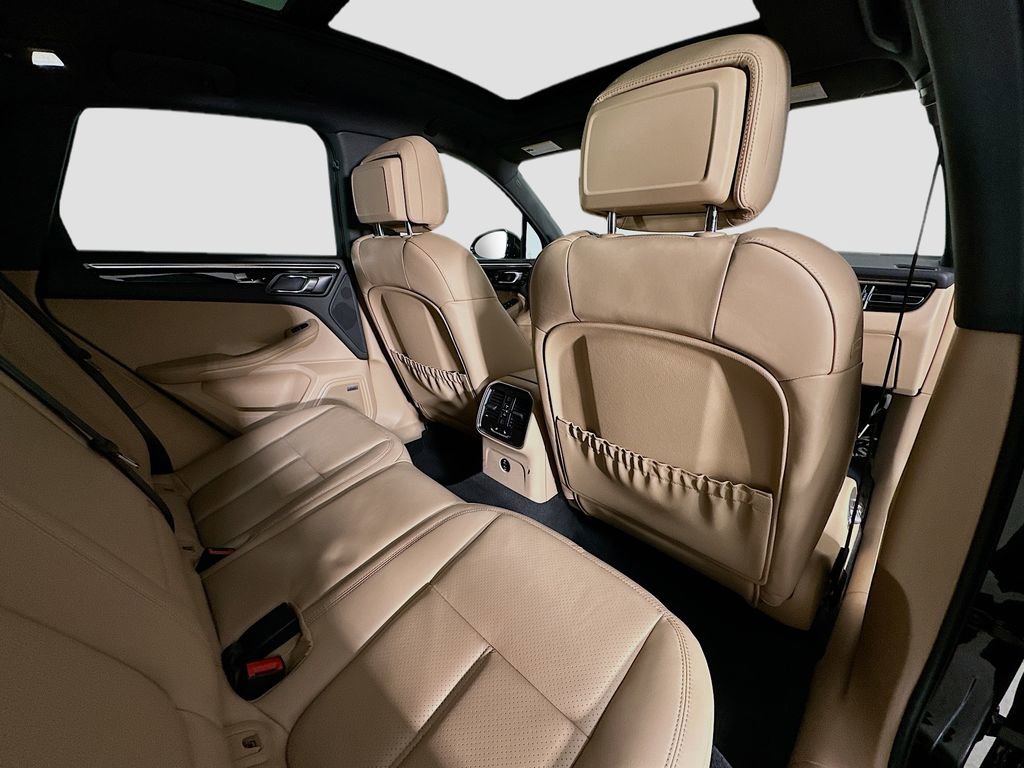 Used 2025 Porsche Macan image 30