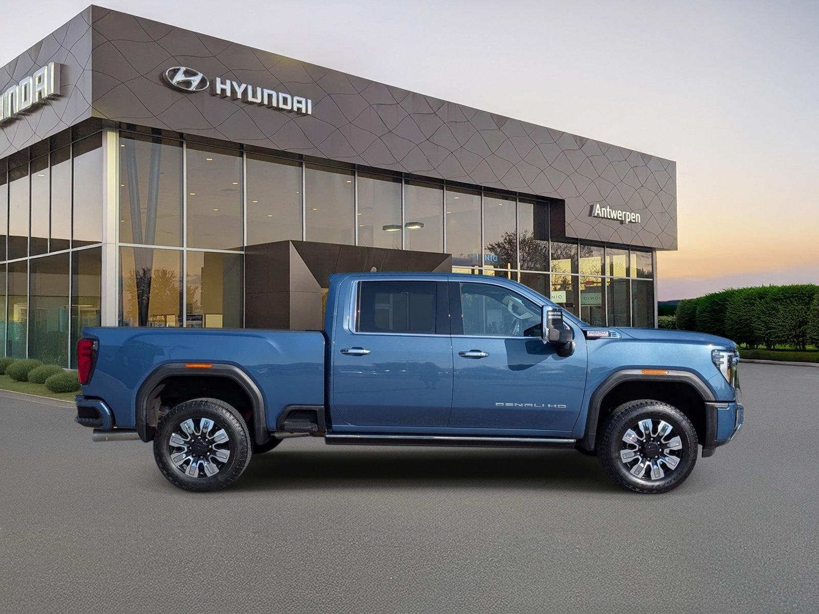 Used 2024 GMC Sierra 2500 Denali w/ Denali Reserve Package AWD/4WD image 2