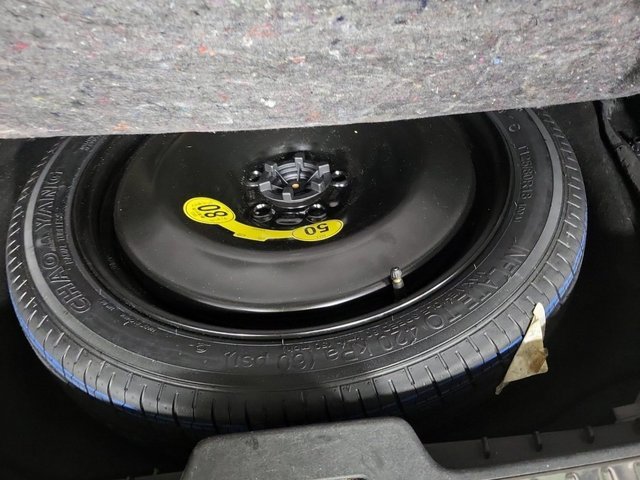 Used 2017 Volvo XC90 T6 Momentum w/ Vision Package image 16