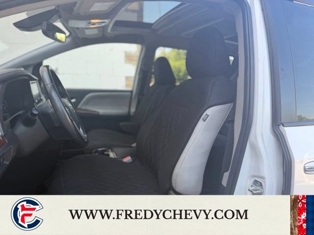 Used 2019 Toyota Sienna Limited Premium w/ Carpet Mat Package FWD image 15