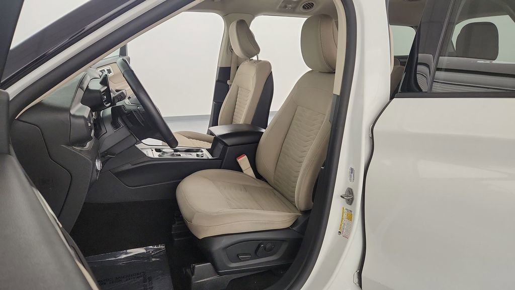 Used 2020 Ford Explorer XLT w/ Comfort Package AWD/4WD image 14
